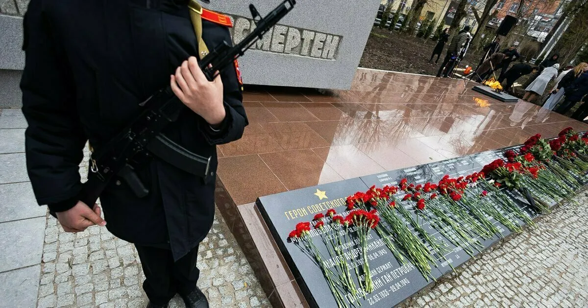 В Калининграде открыли обновлённый мемориал на Комсомольской фото На ул Комсомольской в Калининграде после реконструкции открыли мемориал советским воинам На торжественной церемонии во вторник 7 апреля побывали журналисты Клопс Читайте и смотрите фоторепортаж