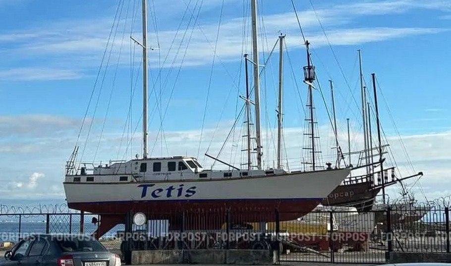 Власти Крыма продали Евпаторийский морпорт за 193 млн рублей Победителем аукциона стала московская фирма Центр развития спорта Перспектива Все акции порта продавались единым лотом и достались новому владельцу по стартовой цене По состоянию на 30 сентября на предприятии числились девять сотрудников Напомним летом этого года ушел с молотка Ялтинский морпорт а власти Крыма заявляли о планах строительства марин в Ялте и Евпатории ForPost ForPost в MAX