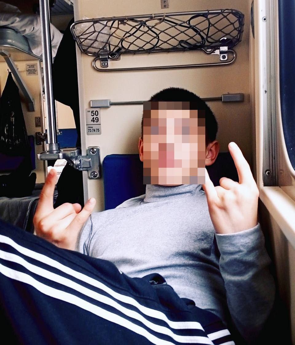 Подросток угнал авто, врезался в столб и испугавшись наказания покончил с собой. В Иркутской области 14-летний школьник из Бирюсинска тайком взял родительский Land Cruiser, пока мама спала. Поездка закончилась аварией — влетел в столб и повредил машину. Испугавшись последствий и реакции семьи, восьмиклассник вернулся домой, а затем вышел во двор и свёл счёты с жизнью Прямой эфир