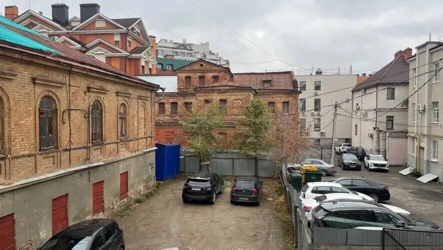 В Казани готовят к реставрации дом на улице Пушкина где в 1884 1885 годах жил Максим Горький Дом находится в районе Марусовка который писатель вспоминал в повести Мои университеты как странную веселую трущобу знакомую не одному поколению казанских студентов Здание признано аварийным но после реставрации в нем откроют небольшую гостиницу а на первом этаже разместят кафе Владелец планирует сохранить исторический облик дома обновив только внутреннюю инфраструктуру   bg ru bg city city news 30307 gorkiy kazan   Большой Город