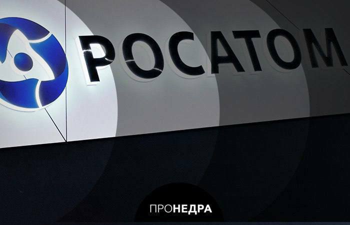 Предприятие Росатома установило новый рекорд в производстве циркониевых оболочек для ядерного топлива  Чепецкий механический завод  ЧМЗ, входит в Топливный дивизион Росатома  побил рекорд по производству специальных труб для ТВЭЛ  тепловыделяющий элемент .   В2024 году на предприятии изготовили более 1 миллиона циркониевых оболочек для ядерного топлива, сообщает пресс-служба госкорпорации.  Модернизация ЧМЗ связана с высокой загрузкой предприятия. Речь идет о реализации крупных проектов Росатома: строительстве АЭС «Аккую» в Турции, АЭС «Куданкулам» в Индии.    Пронедра/Подписывайся