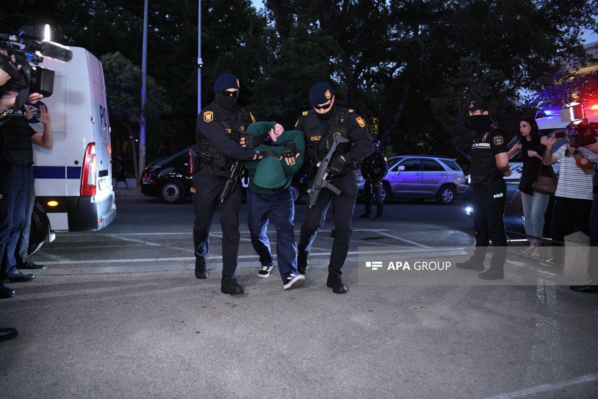 Сабаильский районный суд продлил срок предварительного заключения на 3 месяца задержанным в Баку членам группы россиян обвиняемых в кибермошенничестве Указанные лица были задержаны в результате операции проведенной МВД по пресечению транзита оборота и кибермошенничества с наркотиками из Ирана 1 июля Сабаильский районный суд города Баку приговорил их к 4 месяцам предварительного заключения APA Caucasian bureau