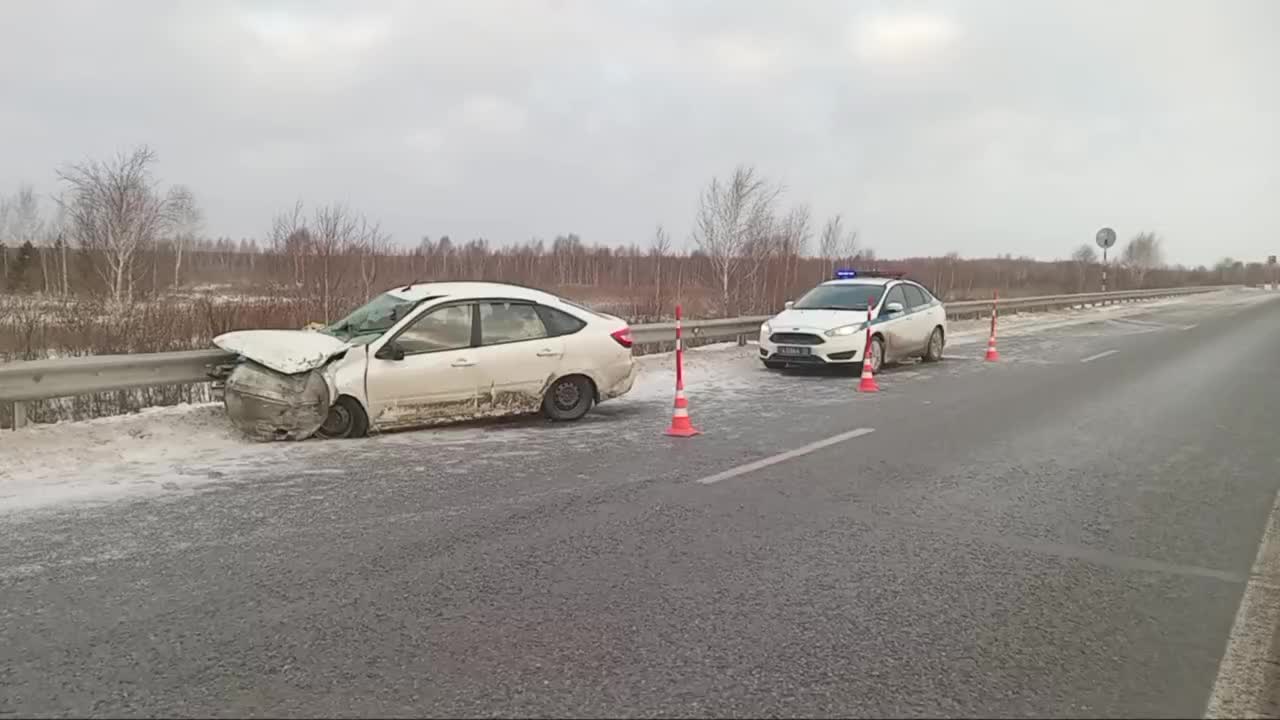 Дорожное происшествие на трассе Тюмень-Ханты-Мансийск: погиб водитель, пассажир ранен