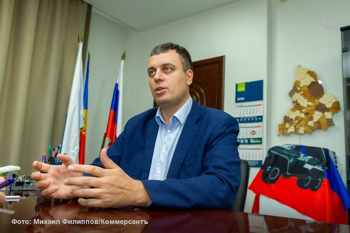 Власти Свердловской области признали неплатежеспособным город энергетиков Среднеуральск и поручили спутнику Екатеринбурга разработать план по восстановлению финансовой устойчивости территории совместно с региональным минфином Мэр Алексей Стасенок заверил что разрешит ситуацию до конца 2025 года В беседе с Ъ Урал он подчеркнул что не отказывается от планов строительства 140 тыс кв м жилья с коммерческой недвижимостью запуска Ласточки в центр города и увеличения населения Среднеуральска в два раза до 2040 года Об экономической ситуации Среднеуральска и выходе из нее в интервью мэра для Ъ Урал kommersantural