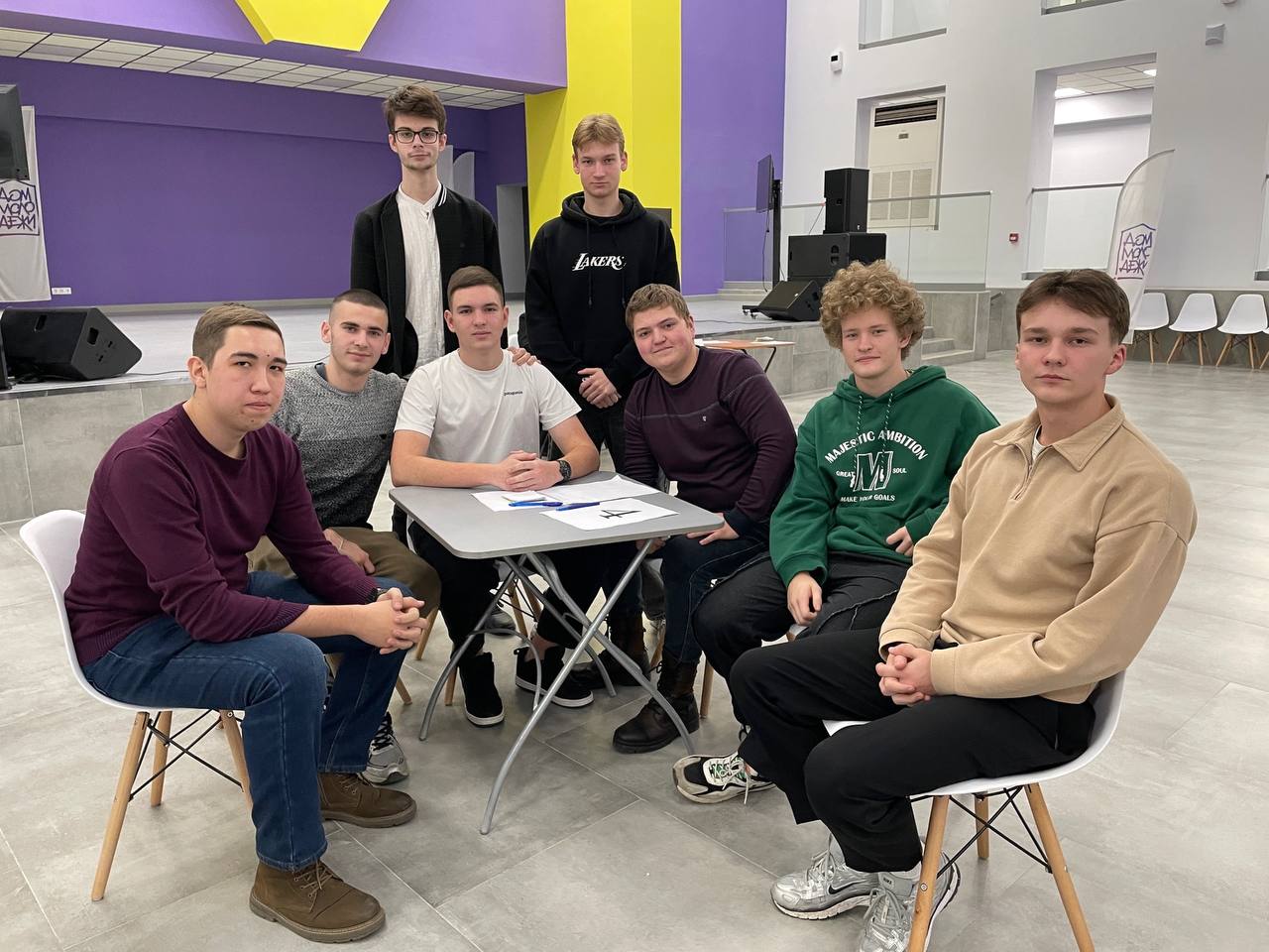 Совсем скоро стартует Первый зональный этап Открытого чемпионата Юношеской лиги Краснодарского края по игре Что Где Когда За звание самых эрудированных и находчивых будут бороться молодые ребята в возрасте от 14 до 18 лет Участников ждут увлекательные интеллектуальные поединки новые знакомства и возможность проявить командный дух и быстроту мышления Этот сезон обещает быть насыщенным и интересным ведь впереди целая серия этапов и финалы чемпионата пройдут в апреле 2026 года Следите за новостями в телеграм канале Молодежь Краснодара молодежьКРД