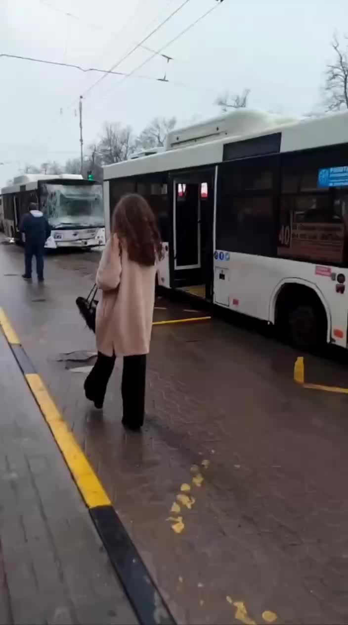 Столкновение двух автобусов на проспекте Стачки в Ростове: шесть пострадавших