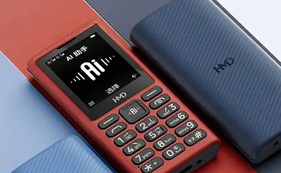 На страничке Nokia Mobile представили телефон HMD 101 4G, который поддерживает 4G VoLTE, две SIM-карты, а также оснащён светодиодным фонариком. Напомним, компания HMD долгое время выпускала кнопочные Nokia, но недавно начала использовать свой собственный бренд для новых телефонов. Этот кнопочный телефон оборудован большими кнопками, использует порт USB-C, поддерживает голосовую трансляцию и радио, а также позволяет подключать проводные наушники с разъемом 3,5 мм. Кроме того, HMD 101 4G оснащен помощником на базе искусственного интеллекта, который может использовать DeepSeek для выполнения таких функций, как совершение звонков, проверка прогноза погоды, установка будильников и ответы на вопросы.