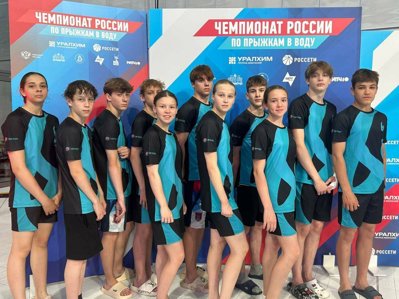 В Екатеринбурге завершился чемпионат России по прыжкам в воду - Татарстан завоевал золото Завершился чемпионат России по прыжкам в воду, который проходил с 17 по 22 июня в Екатеринбурге. На нем приняли участие спортсмены Республики Татарстан, в числе которых Никита Шлейхер, Александр Белевцев, Мария Поляков и Глеб Касьянов. Всего татарстанцы завоевали пять медалей. Шлейхер взял золото на трамплине 3м и синхронных прыжках с вышки. Также Никита завоевал серебро в синхронных прыжках с трамплина и в индивидуальных прыжках с вышки. Полякова взяла серебро в синхронных прыжках на трамплине 3м. Читать полностью