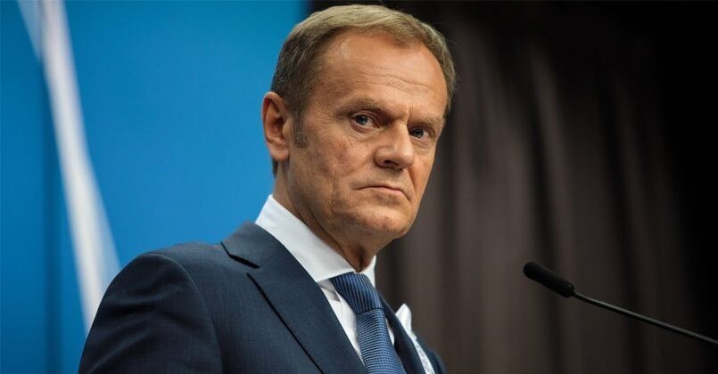 Польша высылает белорусского дипломата на фоне задержания предполагаемого агента Решение принято в связи с инцидентом с задержанием подозреваемого Премьер министр Польши Дональд Туск сообщил о решении выслать белорусского дипломата после задержания сотрудниками Агентства внутренней безопасности предполагаемого белорусского агента Инцидент произошел 8 сентября личность задержанного не раскрывается Решение о высылке дипломата связано с общим обострением отношений на фоне учений Запад 2025 Туск ранее называл эти маневры агрессивными и заявил о закрытии границы с Белоруссией с 11 сентября подчеркнув что учения имеют свои последствия Наши соцсети
