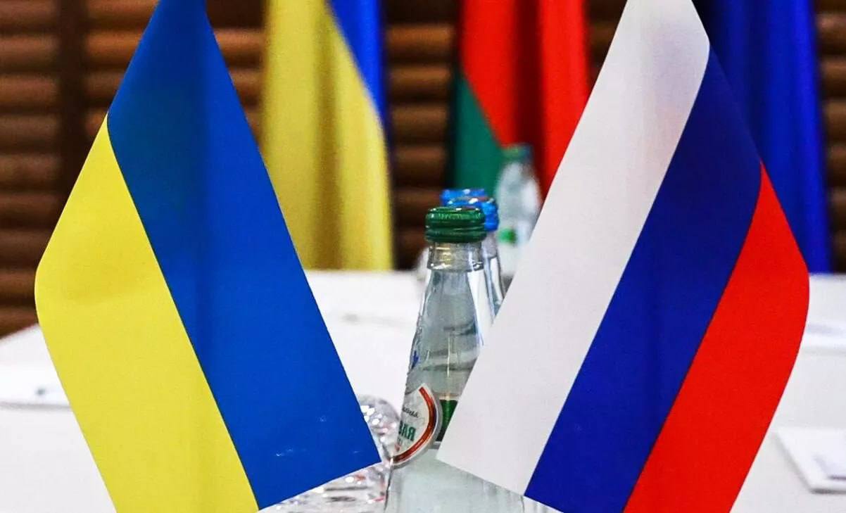 Россия продолжает готовиться к переговорам, которые должны состояться в Стамбуле в четверг, заявил пресс-секретарь президента Дмитрий Песков. Кремль объявит о том, кто будет представлять РФ на переговорах с Украиной, как только Владимир Путин сочтет это нужным. Пока больше ничего по этому поводу Кремль комментировать не собирается.
