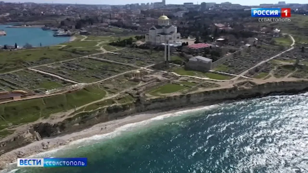 В «Херсонесе Таврическом» представят балет, оперу и серию концертов  Девятый фестиваль оперы и балета стартует в Севастополе. Его участниками станут ведущие театры и исполнители России.  5 августа на большой открытой сцене в «Херсонесе Таврическом» начнётся серия концертов «Танцы народов мира» в исполнении Государственного академического ансамбля имени Игоря Моисеева. 12 и 13 августа севастопольцев и гостей города ждёт премьера балета в двух актах «Поликушка» по повести Льва Толстого. А 16 и 18 числа планируются премьерные показы оперы «Алеко» Сергея Рахманинова в постановке Ильдара Абдразакова.  Вести Севастополь