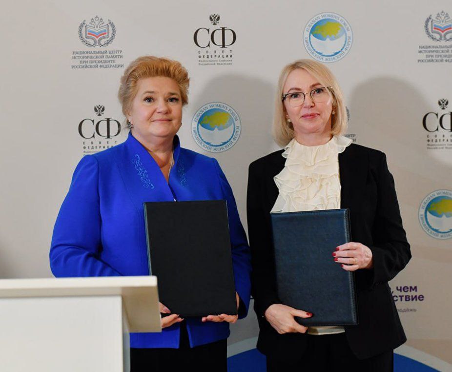 Ненецкий автономный округ будет сотрудничать с Национальным центром исторической памяти при президенте РФ Соответствующее соглашение подписали губернатор НАО Ирина Гехт и руководитель организации член Общественной палаты РФ Елена Малышева Наше взаимодействие вижу в том чтобы беречь культуру самобытность северных народов которые вносят особый вклад в историю нашей страны Кроме того считаю нужным сохранять историческую правду о различных важных событиях и роли России в них В том числе о Великой Отечественной войне и специальной военной операции сказала губернатор НАО Ирина Гехт Подробнее по ссылке Фото ВК Ирина Гехт