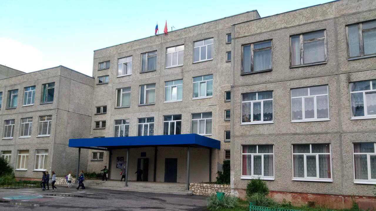 Школу №40 во Владимире могут назвать в честь Героя России Даниила Юрьева В учебном заведении хотят создать музей, в котором расскажут о выпускниках, ушедших на СВО. В дальнейшем экспозиция может стать местом проведения патриотических акций и торжественных мероприятий. Сейчас специалисты уже готовят проект. А в ученном заведении собирают материалы о ребятах и фотографии выпускников – участников СВО. Подписаться Написать в редакцию