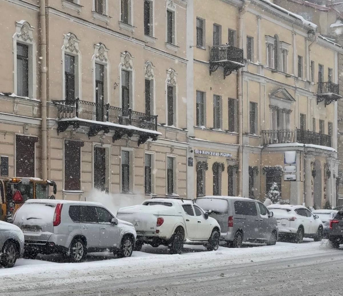 В Санкт-Петербурге планируют расширить зоны платной парковки за пределы центра города.  Согласно утверждённой властями новой схеме организации дорожного движения, зоны платной стоянки могут охватить новые территории.    В ближайшие годы платная парковка может появиться в части Выборгского, Московского, Кировского, Фрунзенского районов, а также на оставшейся территории Адмиралтейского района.        Места СПб       Новости СПб