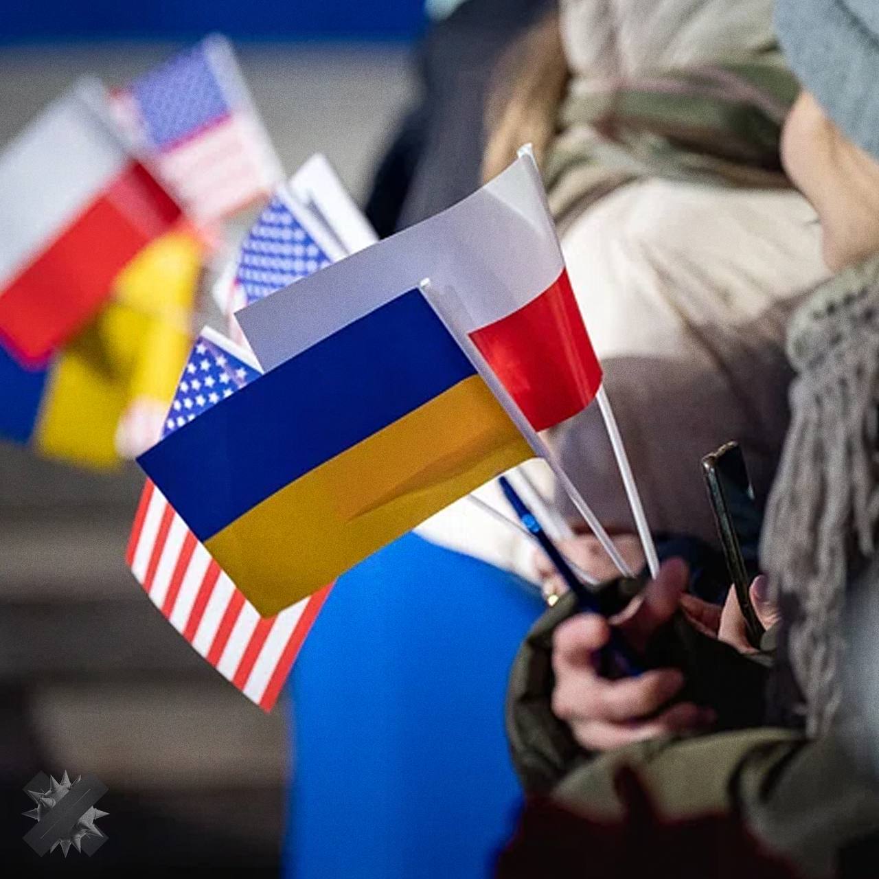 Польша ужесточает правила выплат украинцам В МВД страны заявили что граждан Украины будут проверять ежемесячно на предмет трудоустройства Новый проект предполагает лишение пособий тех кто не работает Особое внимание уделят программе 800 выплате в 800 злотых более 200 на каждого ребёнка Если раньше заявление подавалось раз в год теперь для украинцев пособие будут подтверждать только при наличии работы деньги кончаются все правильно НЕ МОРГЕНШТЕРН