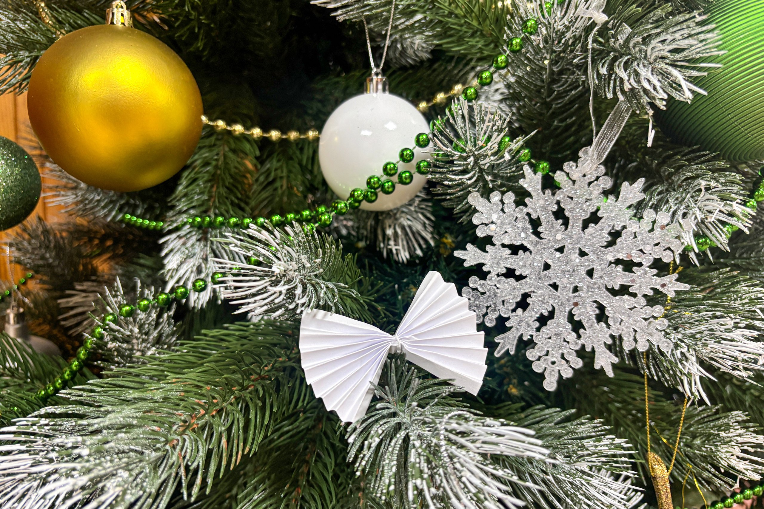 В Новом году учреждения культуры Алтайского края ждут посетителей уже со 2 января В Новогодние праздники на специальные программы и представления зрителей ждут во всех краевых театрах музеях библиотеках и концертных организациях Напомним только в государственных театрально концертных учреждениях в период новогодней кампании запланировано более 400 показов спектаклей и концертных программ Также для жителей региона в новогодние каникулы будут работать музеи и библиотеки которые подготовили интересные мастер классы выставки увлекательные экскурсии интерактивные программы квесты и викторины Большинство мероприятий можно посетить по Пушкинской карте С подробным Планом новогодних мероприятий в краевых учреждениях культуры можно ознакомиться здесь