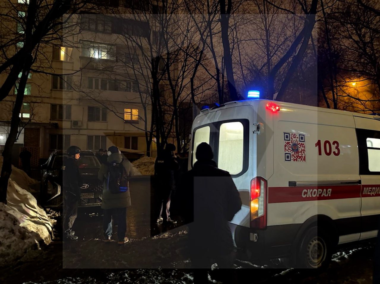 Подросток погиб в результате схода снега с крыши с самовольно устроенного навеса на Щелковском шоссе в Москве сообщили в префектуре ВАО Возбуждено уголовное дело по данным СК РФ Следователи и криминалисты осматривают место происшествия и устанавливают обстоятельств произошедшего РЕН ТВ ждет вас в MAX