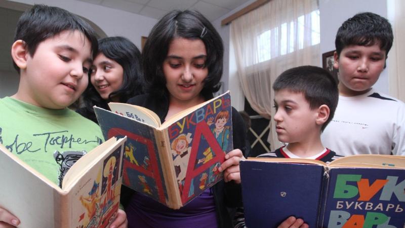 В СПЧ заявили что дети мигрантов в России должны учиться в школах Детьми мигрантов в России необходимо заниматься сразу по их приезде в страну они не должны пропускать обучение в школах считает глава Совета при президенте РФ по развитию гражданского общества и правам человека СПЧ Валерий Фадеев пишет rg ru   telegra ph V SPCH zayavili chto deti migrantov v Rossii dolzhny uchitsya v shkolah 12 24