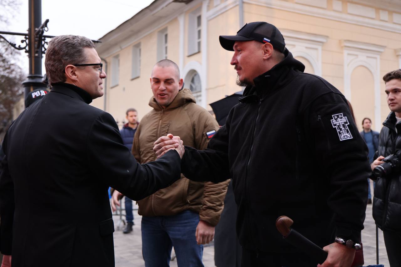 Рэперы Рома Жиган и МК 5 45 известные своим патриотическим творчеством провели концерт в поддержку политики губернатора Вологодской области Георгия Филимонова В День народного единства артисты выступили на Кремлевской площади Вологды поддержав инициативы власти по борьбе с алкоголизмом и абортами а также подчеркнув значимость традиционных ценностей и здоровья населения Концерт прошел бесплатно для зрителей и без гонорара для исполнителей Подпишись Правда за нами