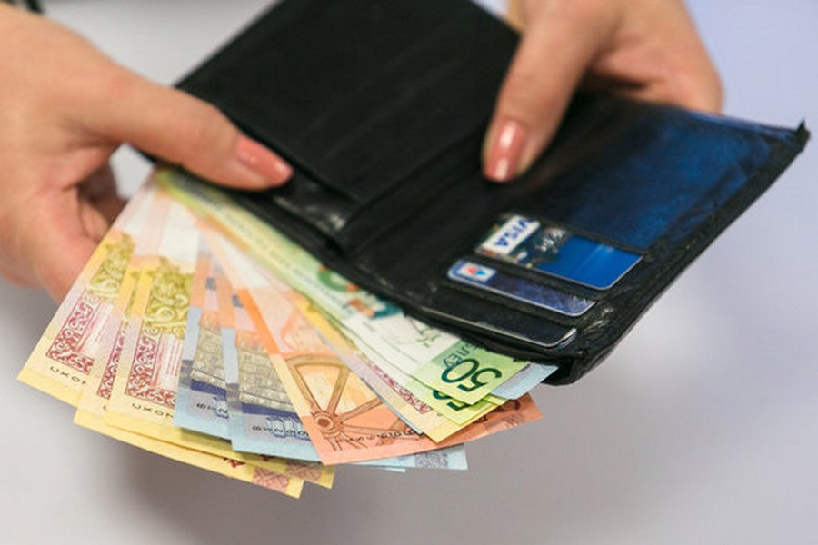 Пенсии базовая величина МЗП Что изменится для белорусов в 2026 году  С 1 января 2026 года изменится размер базовой величины Он составит Br45 Ранее базовая величина была установлена в размере Br42  Также с нового года в Беларуси увеличится минимальная зарплата Она составит Br858 Прибавка составит 18  В следующем году увеличится средний размер пенсии Рост составит 14 5 Подробнее на vitvesti by Сайт TikTok VK Instagram YouTube ОК Стикерпак ВВ Чат бот