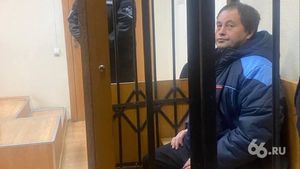 Муж содрал кожу с жены и ушел от пожизненного срока на СВО Рафису Хузину грозил пожизненный срок по делу об убийстве супруги Ольги Однако он заключил контракт с Минобороны и отправился в зону специальной военной операции сообщил осведомленный источник 66 RU По словам собеседника вероятнее всего Хузина направят на службу в штурмовой отряд В октябре Рафис Хузин зарезал свою жену и снял с нее кожу Супруги поссорились из за того что муж не приготовил ужин Хузин четыре дня пытался скрывать убийство Он сдался в полицию после того как ему позвонила подруга Ольги женщина потеряла ее и пригрозила обратиться в правоохранительные органы если Рафис не скажет где она По решению Березовского городского суда мужчину арестовали Вину он признал В СУ СКР по Свердловской области от комментариев отказались В суде 66 RU сообщили что материал о продлении ареста в отношении Хузина не поступал Новости из Екатеринбурга