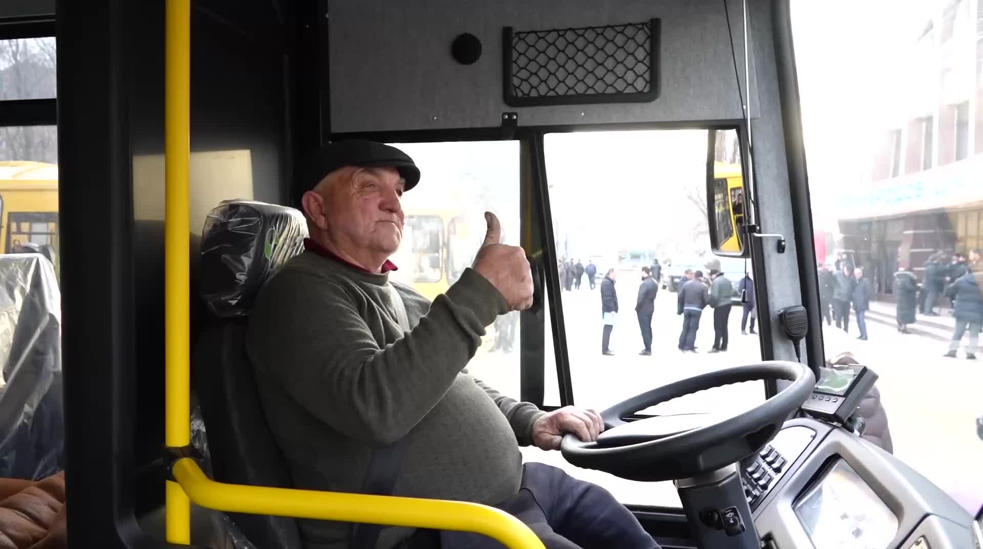 Более 20 школ Дагестана получили новые школьные автобусы