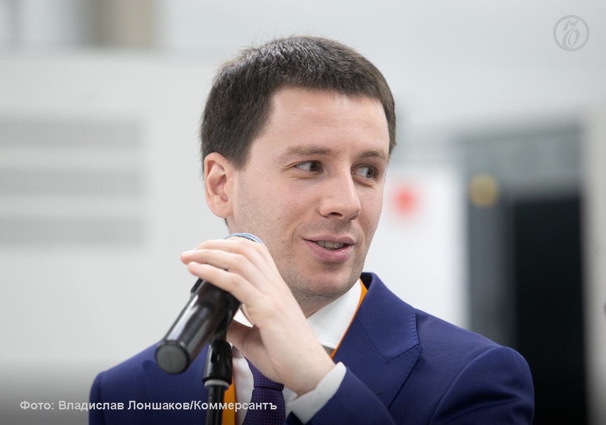 Евгений Гурарий покинул должность помощника полномочного представителя президента в Уральском федеральном округе УрФО спустя шесть лет работы на посту. «Покинул команду по собственному желанию в связи с переходом на новую должность»,— отметил в разговоре с «Ъ-Урал» источник, знакомый с ситуацией. Господин Гурарий, вероятнее всего, продолжит работу на Ямале. Подписывайтесь на «Ъ-Урал»