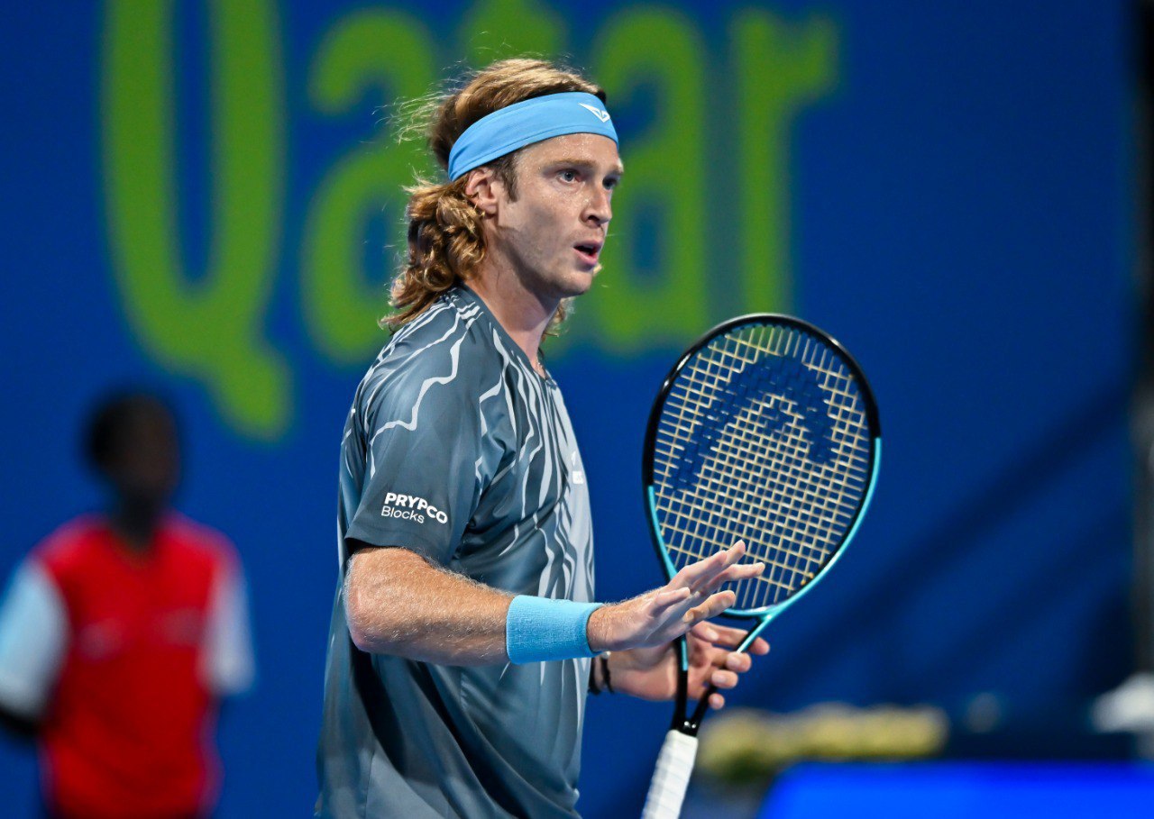 Рублёв пробился в полуфинал турнира в Дохе Андрей обыграл Циципаса 6 3 7 6 За выход в финал россиянин поборется с победителем матча Хачанов Алькарас news matchtv NurPhoto Getty Images