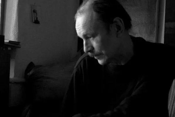 Умер один из основателей творческой группы Митьки Владимир Шинкарёв Советский и российский художник и писатель скончался в возрасте 72 лет Родственники сообщили ТАСС что причиной его смерти стала сердечная недостаточность Владимир Шинкарёв известен как идеолог митьковского движения соавтор Канона Митьков и автор текстов определивших эстетику объединения возникшего в Ленинграде в 1980 х годах Подписаться на Говорит Москва Telegram VK MAX