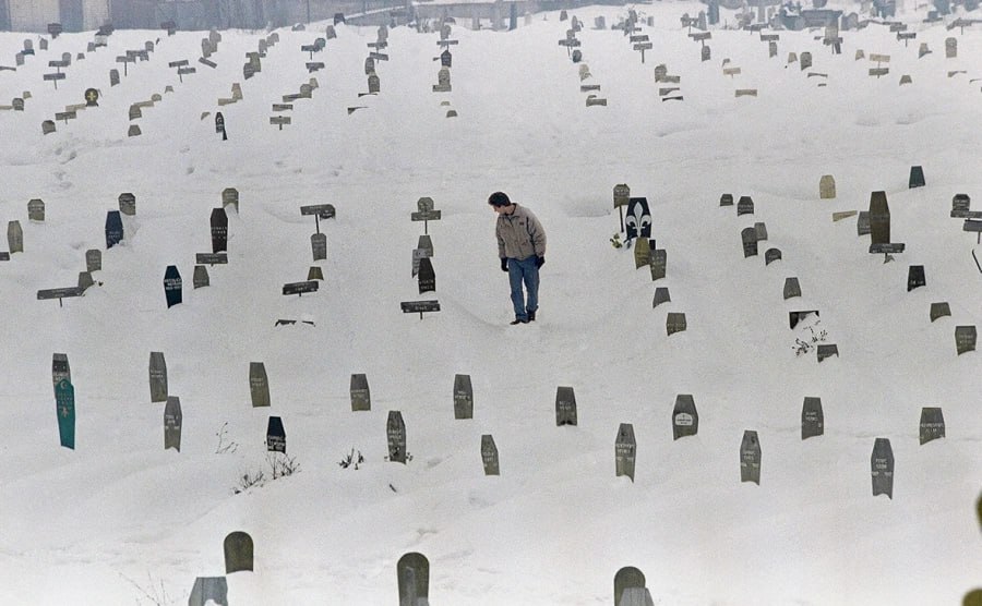 Италия начала расследование информации о сафари на жителей Сараево во время осады города в 1990 х богатые европейцы якобы платили солдатам армии боснийских сербов чтобы стрелять по мирным жителям ради развлечения За четыре года осады погибли более 11 тыс человек Расследование инициировано после жалобы писателя Эцио Гаваццени продолжается установление личностей подозреваемых Подписаться