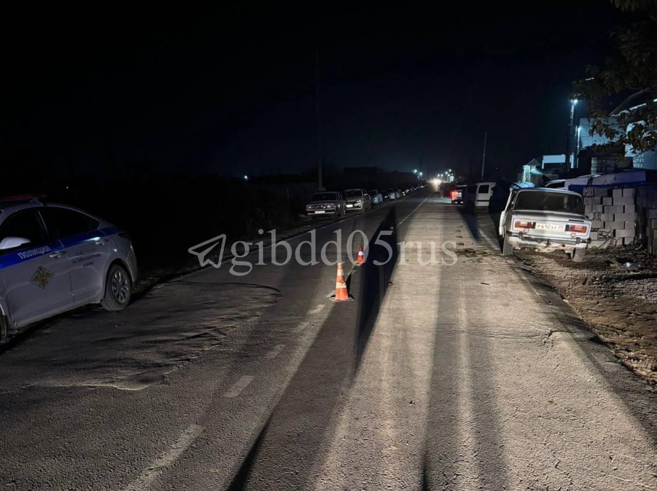 67 летний мужчина погиб в результате наезда в Дагестане Сегодня примерно в 17 30 часов на 18 км автодороги Сиртыч Карчаг в Табасаранском районе произошло смертельное ДТП сообщает Госавтоинспекция Дагестана 38 летний местный житель находясь за рулем автомобиля ВАЗ 21061 сбил пешехода который шел вдоль проезжей части В результате пешеход 67 летний местный житель был доставлен в больницу где в последующем скончался от полученных тяжких травм