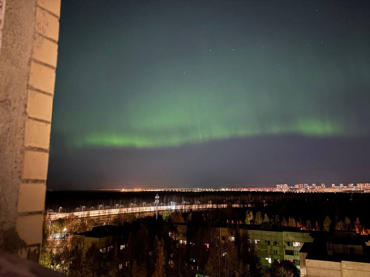 Москвичи смогут увидеть полярное сияние уже 6 и 7 ноября По словам экспертов благодаря магнитным бурям явление можно будет заметить этой или следующей ночью