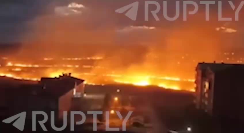 Пожар в Кемеровской области: огонь угрожает жилым районам