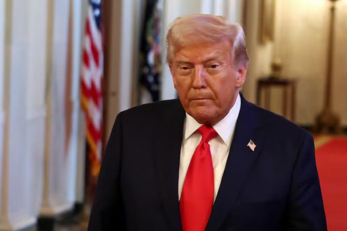 Трамп анонсировал новую программу для мигрантов В интервью Fox Noticias он заявил, что тем, кто согласится покинуть США добровольно, предложат финансовую помощь и авиабилет. В будущем власти готовы рассматривать возможность их возвращения при соблюдении определённых условий.