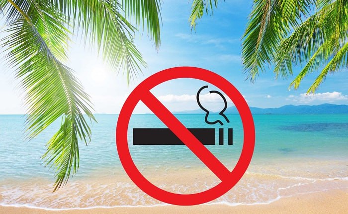 На Мальдивах запретили курить всем кто родился после 2006 года Туристам тоже С 1 ноября на Мальдивах вступает в силу запрет на табак для целого поколения Согласно новому положению лицам родившимся 1 января 2007 года или позднее запрещено покупать употреблять или продавать любые табачные изделия на Мальдивах Об этом объявило министерство здравоохранения островного государства Так оно хочет сформировать поколение свободное от курения На Мальдивах также действует полный запрет на импорт продажу хранение и использование электронных сигарет и вейпов для всех лиц независимо от возраста указывает Минздрав Запрет распространяется и на посетителей страны Продажа табака несовершеннолетним карается штрафом в размере 50 000 руфий около 2800 евро использование электронных сигарет штрафом в размере 5000 руфий 280 евро Первой похожий запрет ввела Новая Зеландия но меньше чем через год новые власти страны сняли ограничения чтобы так получить деньги в бюджет для возможности снизить налоги Нормы по ограничению на табак сейчас также разрабатывают в Великобритании Подписаться