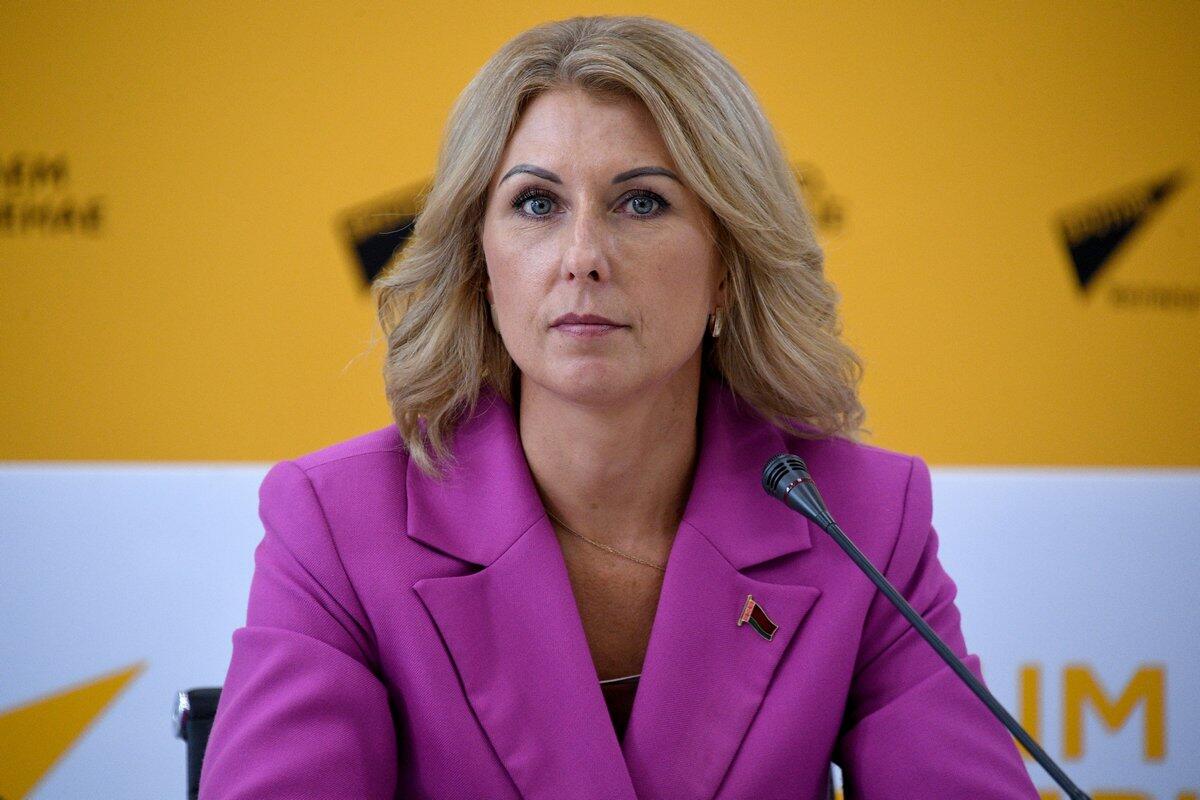 Белорусскую партию "Белая Русь" возглавила Ольга Чемоданова, сообщает БелТА Заседание Высшего политического совета Белорусской партии "Белая Русь" прошло сегодня в Национальной библиотеке в Минске. Ранее партию возглавлял Олег Романов.