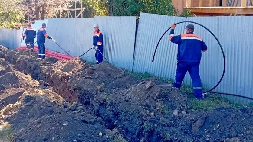 Ливенские энергетики обновили кабели в райцентре  Улучшено электроснабжение жилых домов и соцучреждений. Подробнее читайте на сайте    Вести-Орел. Подписаться