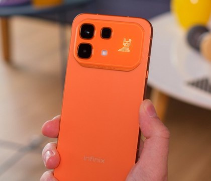 Ресурс GSMArena показал Infinix Note 60 Pro в оранжевой расцветке и поделился первыми впечатлениями Портал GSMArena уже получил Infinix Note 60 Pro и успел оценить его Ресурс опубликовал первые фото и поделился впечатлениями Редакция отметила что в оранжевом цвете смартфон очень похож на iPhone 17 Pro Max