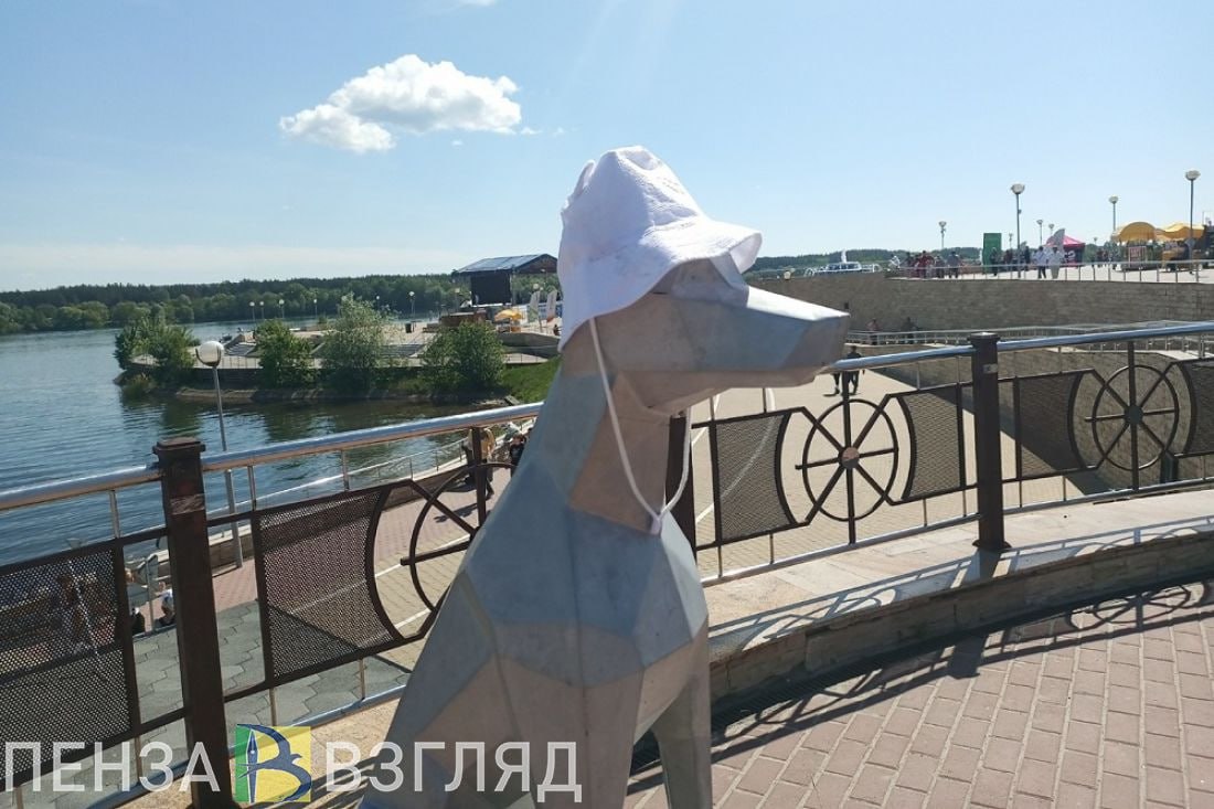 Синоптики пообещали жителям Пензенской области по-настоящему летнюю жару Начальник отдела прогнозирования ФГБУ «Приволжское УГМС» Светлана Иванкова рассказала, что на текущей рабочей неделе жителей региона ждет по-настоящему летняя жаркая погода. Благодаря антициклону на улице будет солнечно и сухо. Воздух начнет интенсивно прогреваться, и столбики термометров в дневные часы поднимутся выше +30 градусов по Цельсию. Ночи в регионе тоже станут теплыми. Во вторник, 8 июля, в Пензенской области будет малооблачно. Воздух прогреется до +26...+31 градуса. Еще жарче в среду — температура взлетит до +29...+34 градусов. В четверг столбики термометров покажут от +30 до +35 градусов по Цельсию. -Взгляд