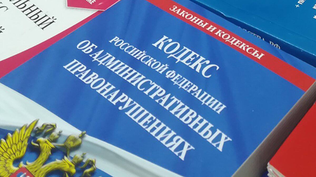 В Охотском районе по инициативе прокурора должностное лицо администрации привлечено к административной ответственности за нарушение земельного законодательства  Прокуратура Охотского района провела проверку соблюдения земельного законодательства.   Установлено, что администрацией Охотского округа индивидуальному предпринимателю предоставлен в пользование земельный участок вр.п. Охотск без проведения торгов, а также в отсутствие на это законных оснований.   Прокуратура района внесла представление в муниципалитет. По постановлению прокурора исполняющий обязанности главы администрации привлечен к административной ответственности по ч. 2 ст.19.9 КоАП РФ  нарушение порядка предоставления земельных участков  в виде штрафа в размере 10 тыс. рублей.   После вмешательства надзорного ведомства земельный участок освобожден.