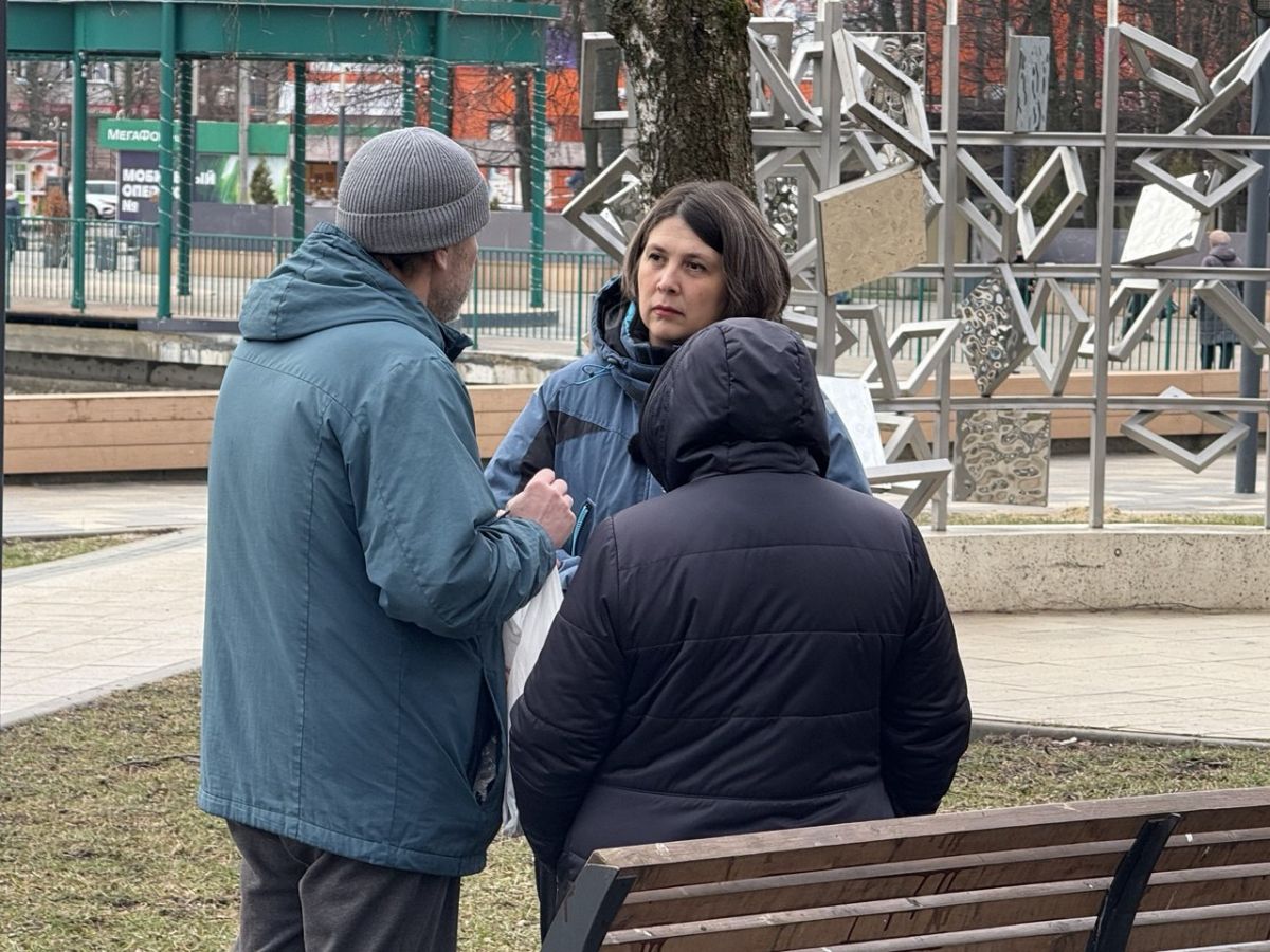 Тульские чиновники вышли в народ: Наталья Аникина пообщалась с жителями Узловой     Заместитель председателя правительства Тульской области Наталья Аникина по поручению губернатора Тульской области Дмитрия Миляева вышла на улицы Узловой, где узнала у простых жителей о волнующих их проблемах.  ↗  Прислать новость   Подписаться