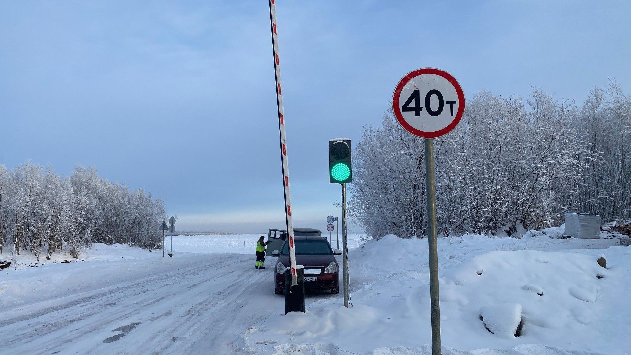 На ледовой переправе Хатассы - Павловск повышена грузоподъемность до 40 тонн  ГКУ "Управтодор РС Я " сообщает, что с 6 января на ледовом автозимнике Хатассы - Павловск разрешено движение транспорта с общим весом до 40 тонн.   Грузоподъемность сезонной дороги 12-й км автодороги "Умнас" - Хатассы - 1154 км автодороги "Лена"  а/д "Хатассы"  повышена на основании акта контрольной проверки.