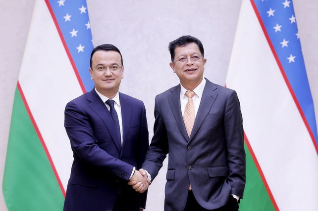 Узбекистан и Proton обсудили новые проекты в сфере автопрома 10 ноября министр инвестиций промышленности и торговли Узбекистана Лазиз Кудратов провёл встречу с вице президентом малайзийской компании Proton Holdings Айнолом Азмилом бин Абу Бакаром   English O zbek tilida Ўзбек тилида На русском iOS Android