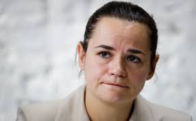 Литва сэкономила на Тихановской Литва решила показать пример бережливости и снизила уровень охраны Светланы Тихановской В Вильнюсе решили что героиня оппозиции должна жить почти как обычный человек Раньше на её круглосуточную охрану эскорт на автомобилях роскошное жильё и VIP терминалы уходил почти 1 млн евро в год очевидно Тихановская слишком дорого обходилась ЕС Похоже больше не нужна сделала своё дело отработана Подпишись на primulinmd