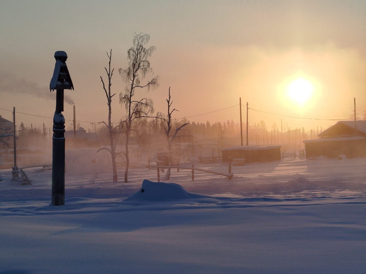 Тело пропавшей в Нюрбинском районе женщины найдено Сегодня 25 января тело пропавшей в Нюрбинском районе пожилой женщины найдено Напомним 3 января женщина 1955 го года рождения с деменцией вышла из дома в с Чукар и ушла в неизвестном направлении По заявлению сына с 5 января начались поиски пропавшей Поиски осуществлялись спасателями Нюрбинского ПСО Службы спасения Якутии волонтёрами работал кинологический расчет МВД до 17 января включительно Сегодня днем ее нашли коневоды с краю от дороги в местности Хатырык Хону примерно в 8 километрах от с Чукар по прямой по дороге 13 14 километров