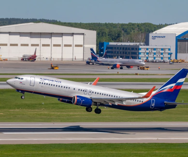 «Аэрофлот» увеличивает частоту полетов из Москвы в Горно-Алтайск. С 26 мая частота полётов увеличится с нынешних 9 до 14 в неделю. Затем число рейсов будет поэтапно увеличиваться, и в июле-августе достигнет 25 в неделю, то есть до 4 рейсов в сутки .