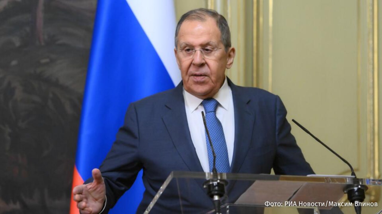 Сергей Лавров и глава МИД Индии Субраманьям Джайшанкар обсудили обострение индийско-пакистанских отношений после теракта недалеко от индийского города Пахалгам. Об этом сообщили в МИД РФ. Российский министр иностранных дел призвал к урегулированию разногласий между Нью-Дели и Исламабадом политико-дипломатическими средствами на двусторонней основе согласно положениям Симлского соглашения 1972 года и Лахорской декларации 1999 года. Министры также обсудили график предстоящих контактов на высшем и высоком уровнях. Отправить новость