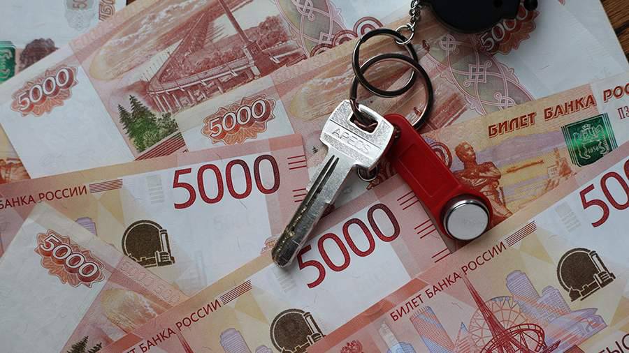 Для одобрения ипотеки на двушку в Москве нужна зарплата 523 9 тыс рублей Средняя двухкомнатная квартира в столице стоит 22 6 млн рублей Из за этого требуемый доход в столице оказался в 2 8 раза выше чем в среднем по городам миллионникам от 190 тыс По стране планка для рыночной ипотеки начинается от 120 тыс рублей Банки могут одобрить кредит только если на его выплату уходит не более 50 дохода Согласно данным Росстата зарплату выше 100 тыс рублей получают только 16 7 россиян Для многих единственный шанс первоначальный взнос от 43 или более 2 млн рублей Копить на него откладывая по 20 от дохода придётся около 10 лет kvadratnymaster Фото Извстия