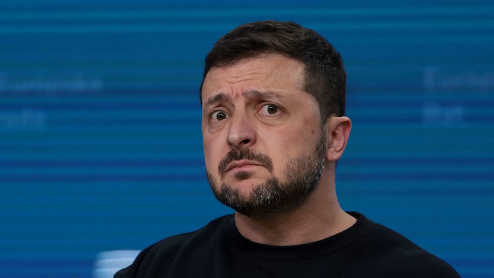 Зеленский заявил, что «будет упрашивать» Дональда Трампа отказаться от решения сократить военную помощь Украине, о котором ранее говорил глава Пентагона. #США #Украина #Трамп #Зеленский