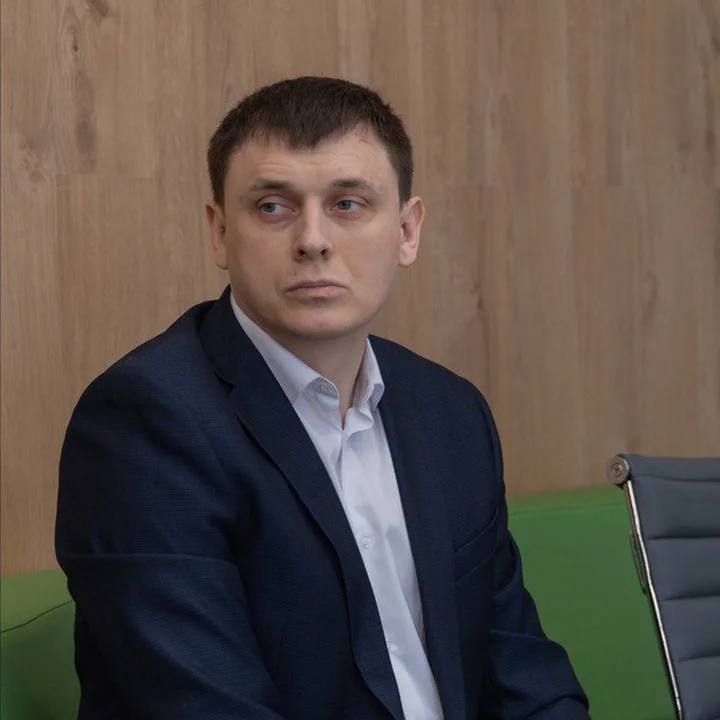 Бывшего заместителя гендиректора АО «Корпорация развития Курской области» Игоря Грабина, арестованного ранее по делу о злоупотреблении должностными полномочиями при строительстве фортификационных сооружений на границе с Украиной, этапировали в Москву и продлили арест. Сообщается, что сегодня пройдет очная ставка Грабина с экс-губернатором Курской области Алексеем Смирновым и другими фигурантами.